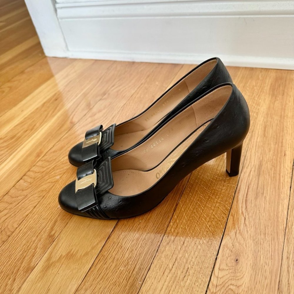 Salvatore Ferragamo Vara Black Ostrich Bow Detail Pumps